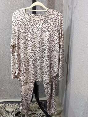 Cuddl Duds Pink and Gray Leopard Print Pajama Set